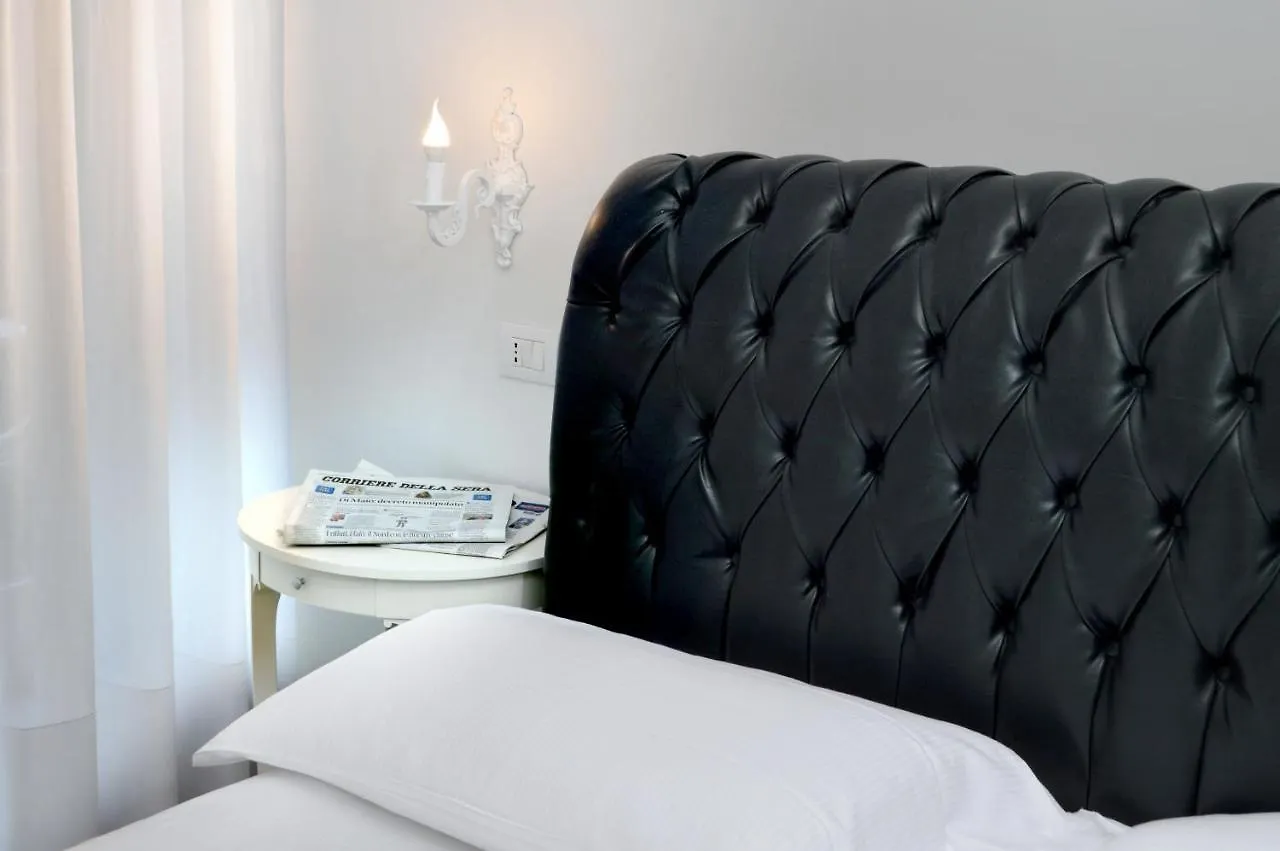 Barbarella Home Неаполь Отель