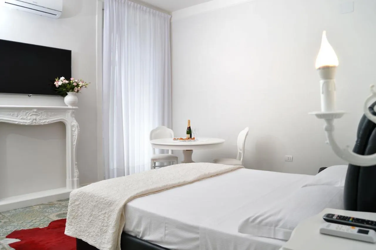 Barbarella Home Неаполь Отель