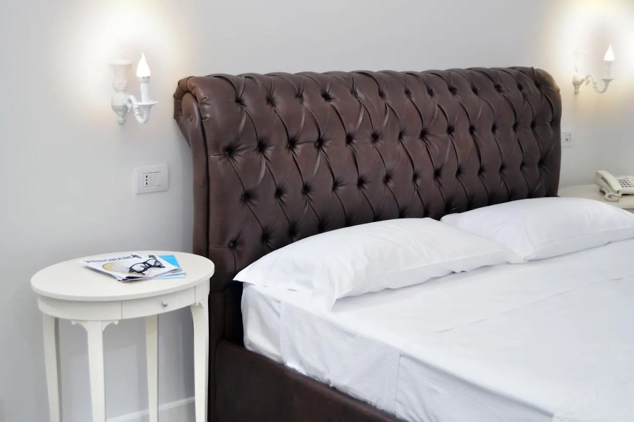 Barbarella Home Неаполь 0*,  Италия