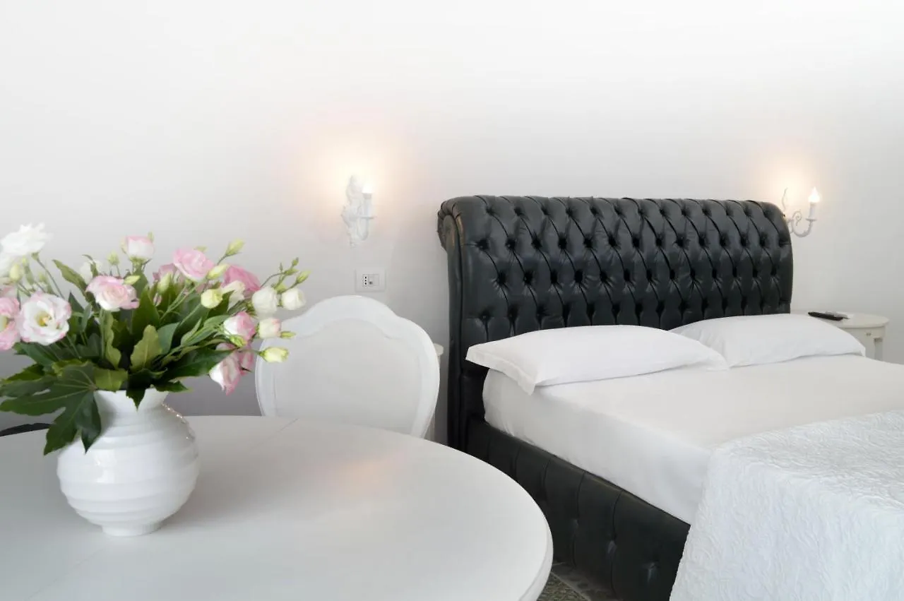 Barbarella Home Неаполь Отель